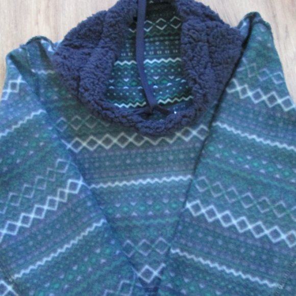 Blue and Green Pullover Sweatshirt - Picture 6 of 6